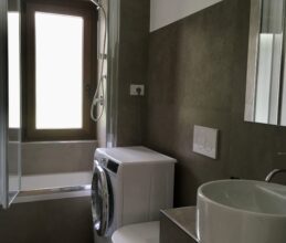 Bathroom in Belvedere, modern holiday apartment to rent in Sauze d'Oulx for ski holidays