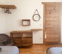 modern luxury, chalet style bedroom, apartment Casa della Mamma, Sauze d'Oulx ski holidays