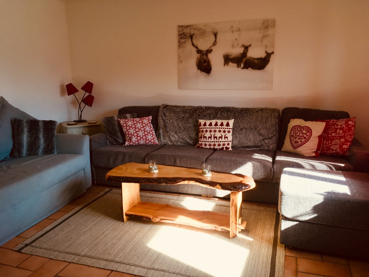 modern living room, chalet style apartment accommodation, ski sauze d'oulx
