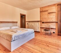 modern bedroom, chalet, hotel style apartment accommodation, ski sauze d'oulx
