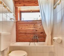 modern bathroom, chalet, hotel style apartment accommodation, ski sauze d'oulx