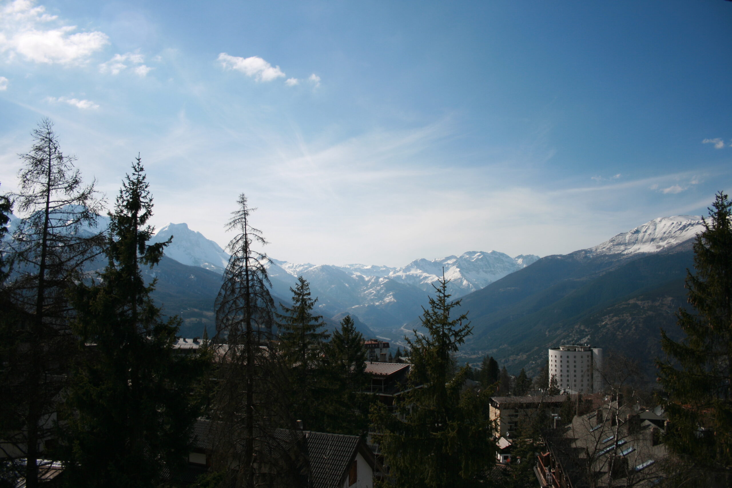 Belvedere, modern, luxury ski holiday apartment in central Sauze d'Oulx