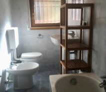 Bathroom in apartment Biancaneve, ski holiday apartment in Sauze d'Oulx Via Lattea
